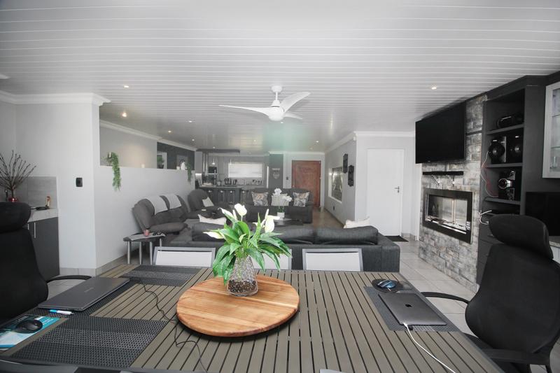 5 Bedroom Property for Sale in Reebok Western Cape